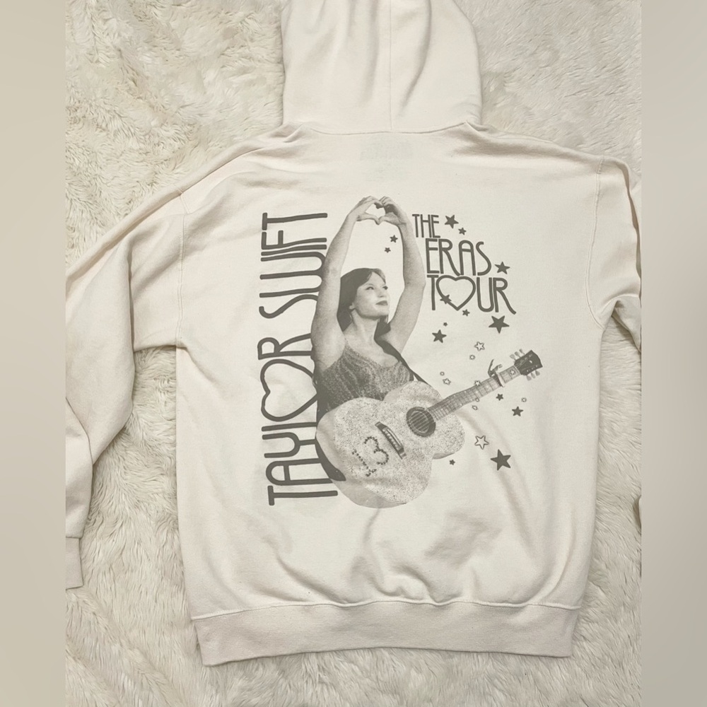 Taylor Swift *  Eras Tour Heart Photo Hoodie, Cream, size Large